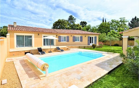 Amazing home in Mornas