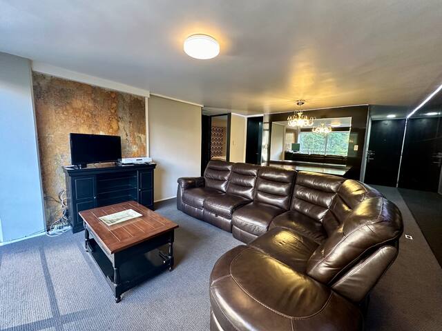 Nice flat next to US Embassy gallery image 2