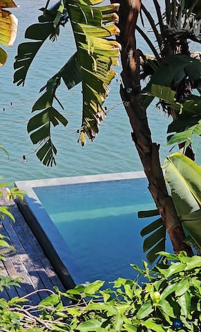 Casa pé na água, no mais lindo canto da cidade.