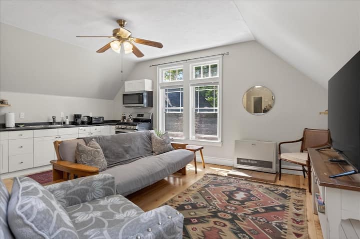 The Paul Apartment, One Bed, Walkable To Downtown - Belfast, ME