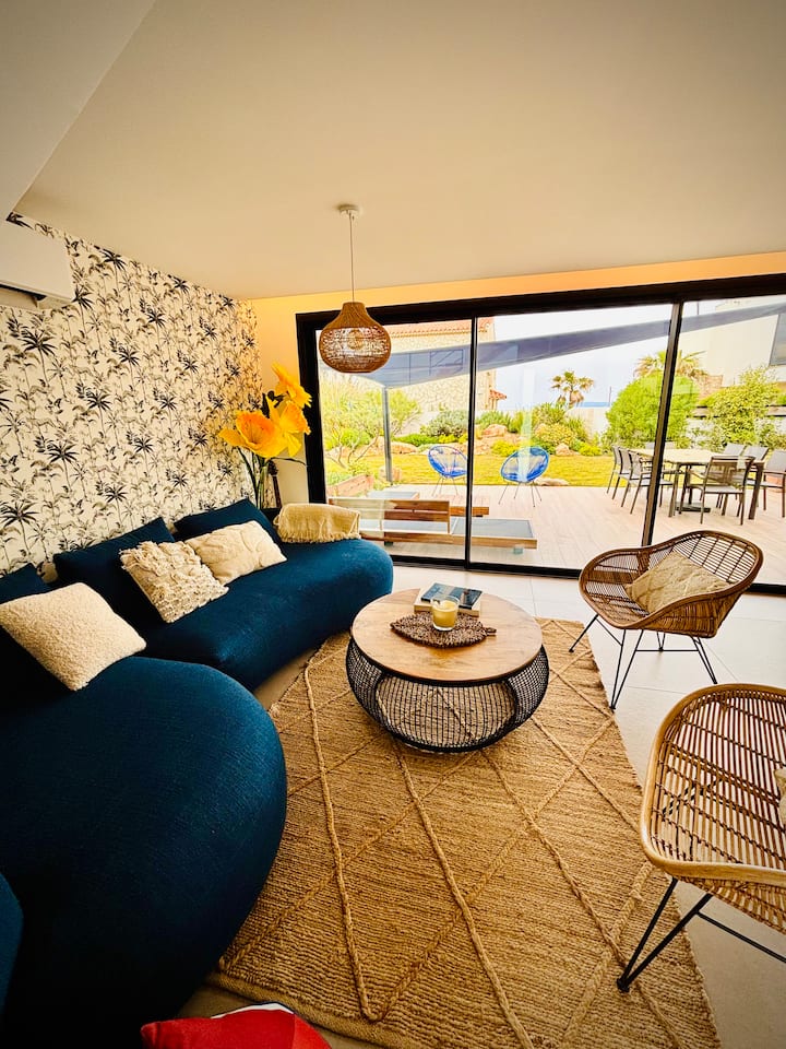 Luxe-villa Pieds Dans L’eau.
Piscine Chauffée - Sanary-sur-Mer