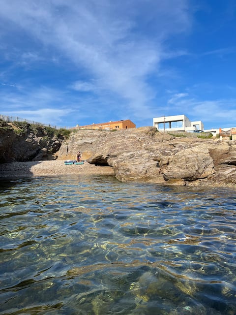 Luxury-Waterfront Villa.
Heated pool