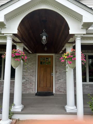 Luxury Gated Home near Newport & Beaches. 12 beds