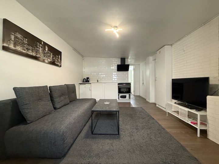 Entire Guesthouse With A Free Parking - Malmö