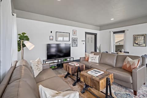 Successful Airbnb property: Quiet Spot w/ Fenced Yard |The Stardust Bungalow in Sheridan