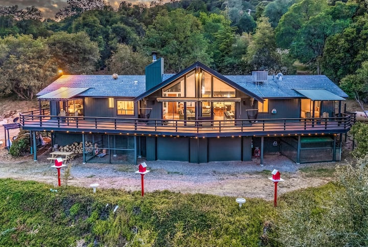Crescent Chalet - Hot Tub and Views! - Chalets for Rent in