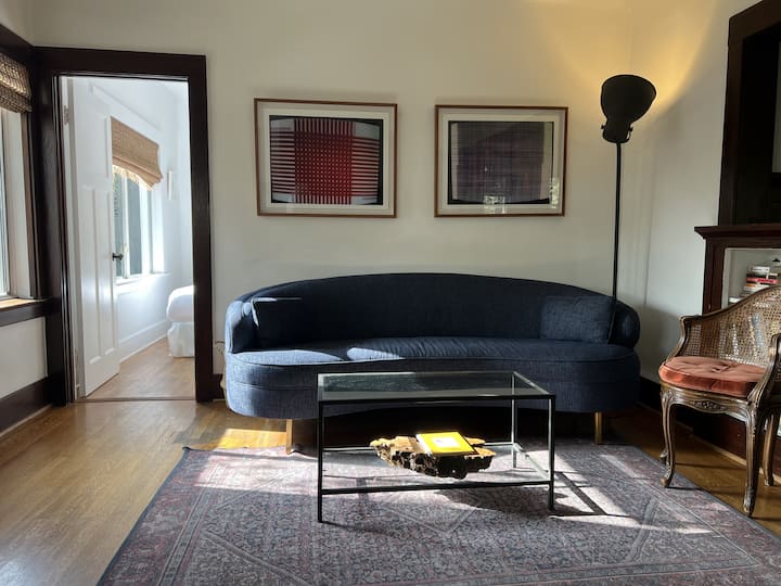 Los Feliz Craftsman Bungalow Getaway - Los Angeles, CA