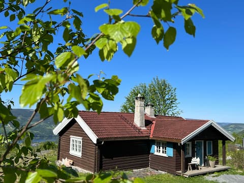 Cozy log cabin, great view 10 min from Lillehammer