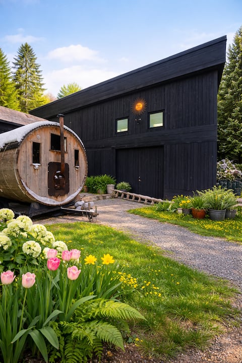 Luxury Blue Chalet With Hot Tub And Sauna$