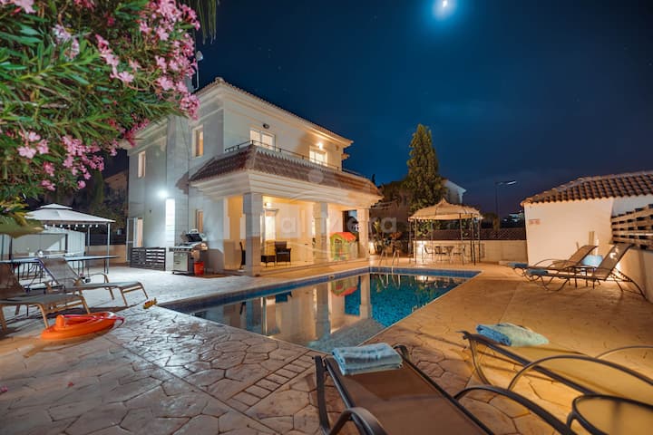 Villa Hanna 3 Bedrooms + 3 Bathrooms - Nissi Beach
