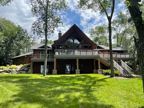 Tranquil Lakefront Retreat  (5 Bedroom)