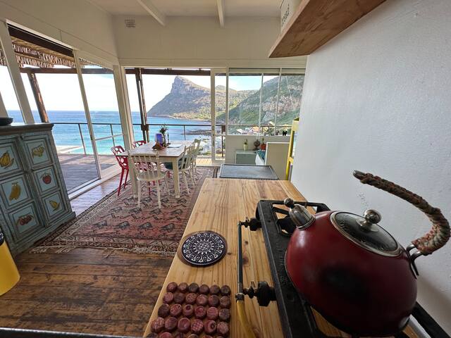 Quirky Beach Bungalow, Smitswinkel Bay, Cape Point gallery image 4
