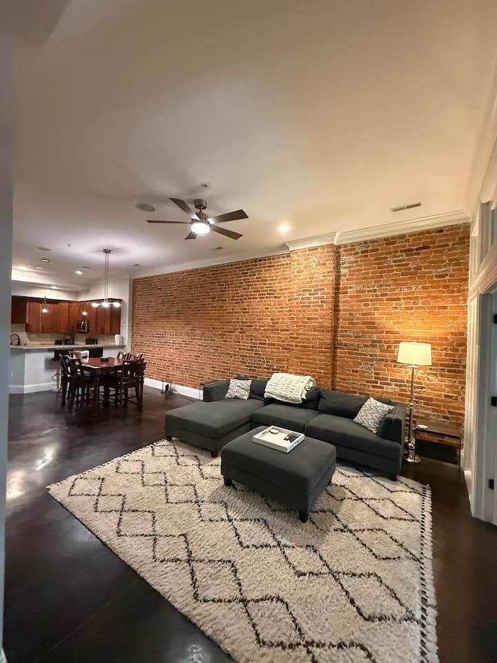 Modern 2br/2ba Apartment - 7 Mins From Purdue! - Lafayette, IN