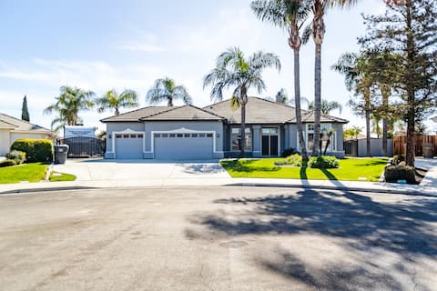 Heated Pool and Spa Beautiful NW Bakersfield