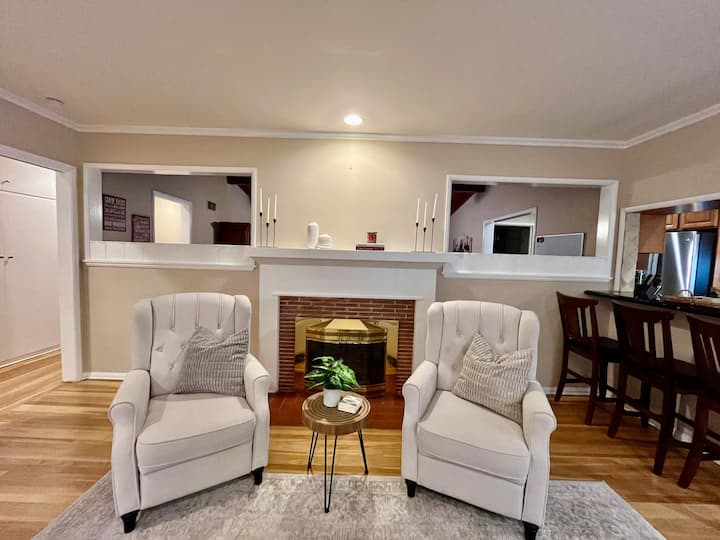 Luxury 4br Family Escape • Ev Charger, Fenced Yard - San Fernando, CA