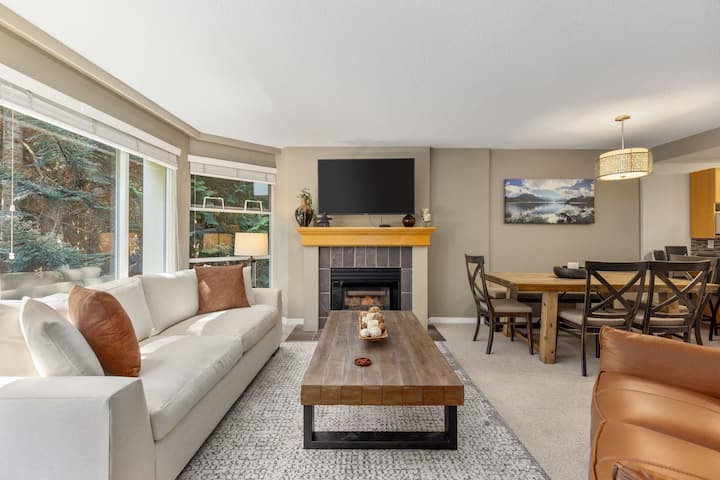 Upper Level Condo W/ Ac & Hot Tub - Whistler Blackcomb
