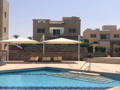 Luxury 2bd suite with roof terrace at amwaj hotel