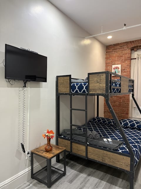 Popular Airbnb listing: Exclusive Apartment 517 | Shared Bathroom in Midtown South Flatiron Union Square