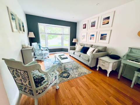 Top performing Airbnb: Family & Friends Gathering Place w/ Pool & Hot Tub in Kanata