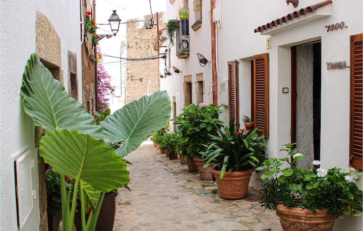 Stunning Apartment In Tossa De Mar - Tossa de Mar