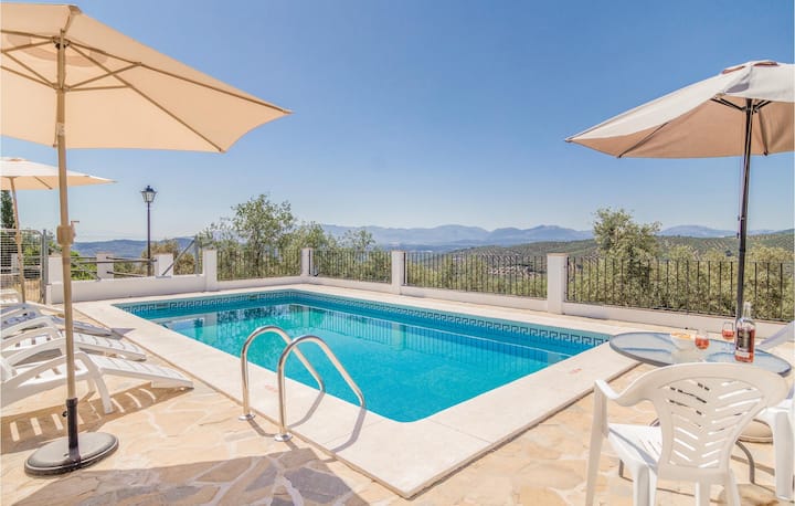 Stunning Home In Iznájar - Andalousie