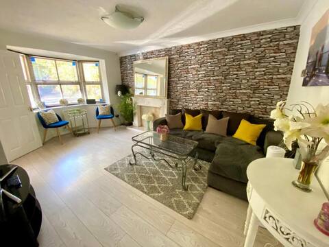 Top performing Airbnb: Cosy Retreat / River View + FREE Parking / Nr Town in Boxley