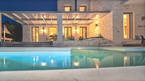 Mythic Grove   Amazing View - Heated Pool- Jaccuzi