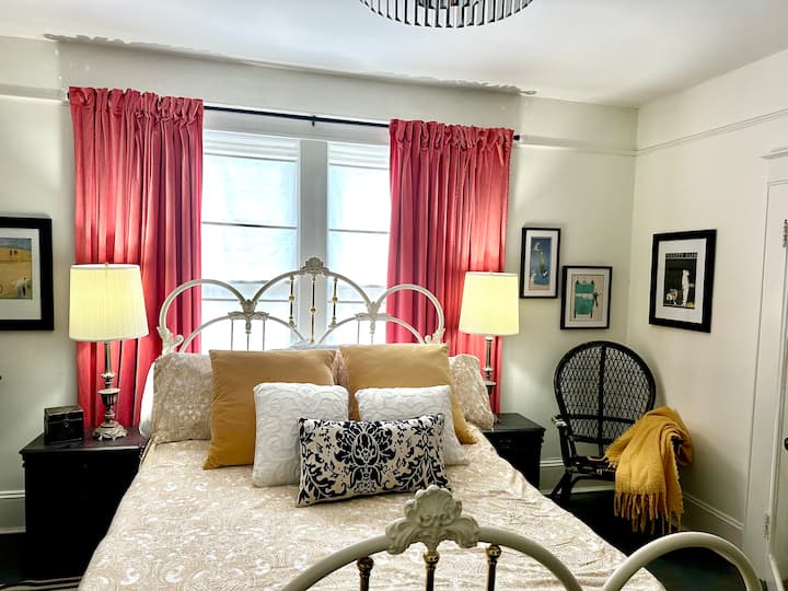 سرير بمقاس كبير