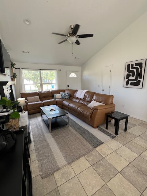 Modern 3 BR*200" Screen Theater Room