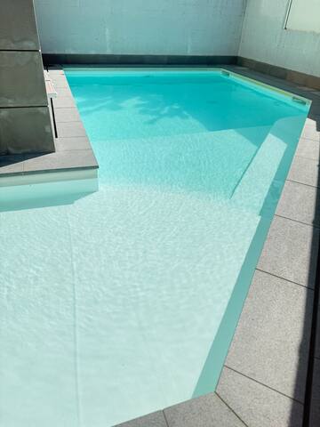 Casa in città con piscina e giardino privati gallery image 5