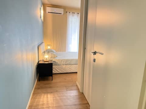 City house with private pool and garden