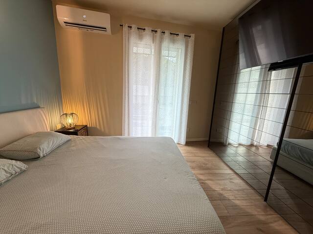 Casa in città con piscina e giardino privati gallery image 3