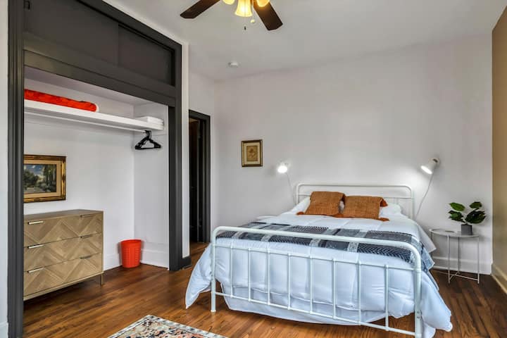 Spavaća soba za goste s bračnim krevetom (160x200)