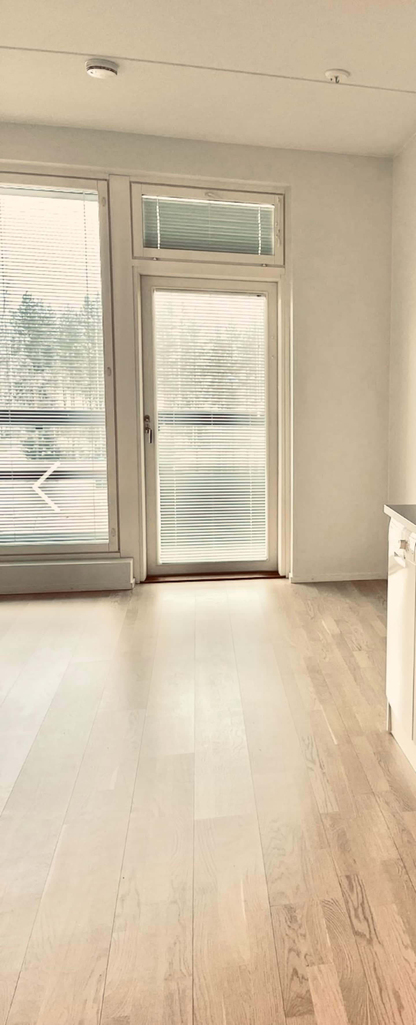 Vuodesohva Joka Muuttuu Kahdelle Hengelle Sänkyksi 3