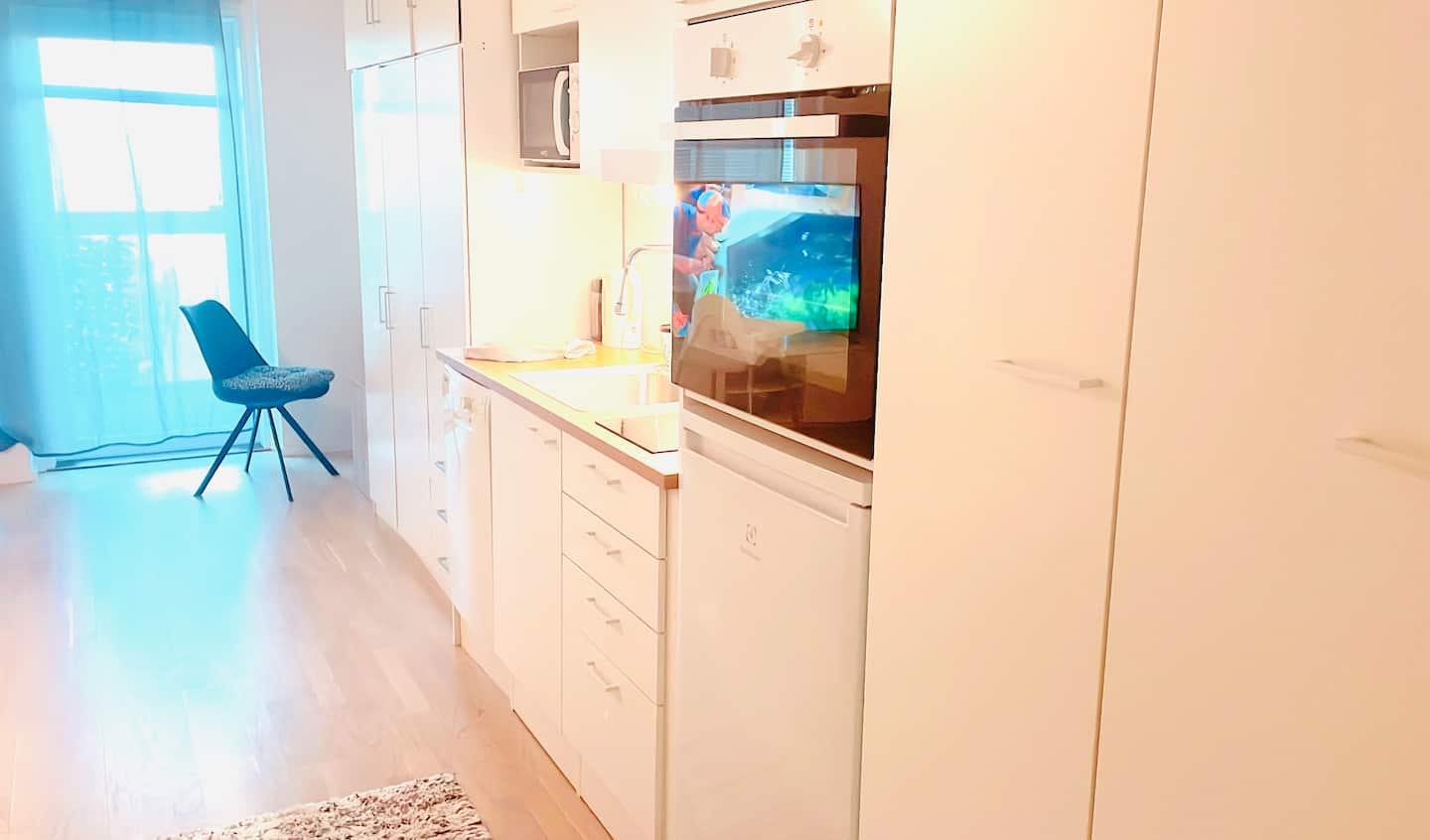 Vuodesohva Joka Muuttuu Kahdelle Hengelle Sänkyksi 5