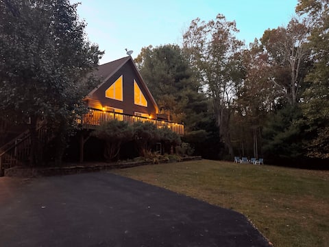 Luxury Woodland Escape-Fireplace/Hot tub/Fast WIFI