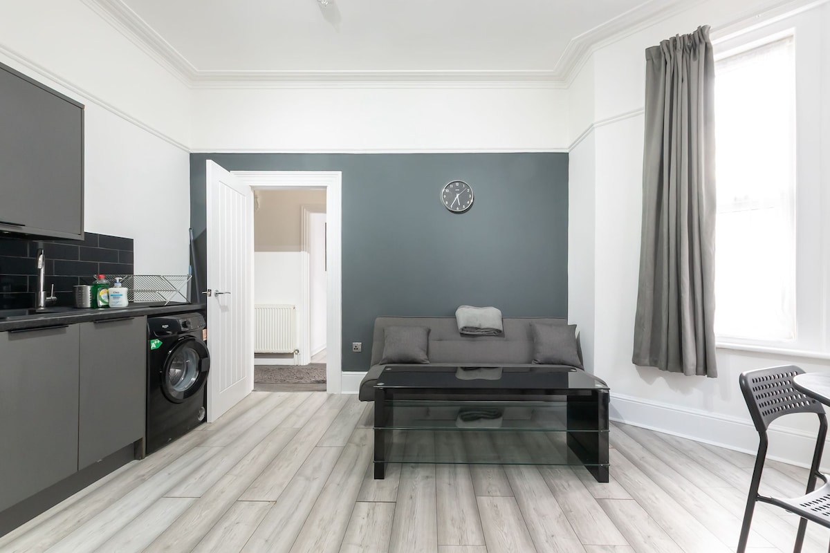 Successful Airbnb property: 2 BED CENTRAL SOUTHAMPTON GROUND FLOOR APARTMENT in Marchwood