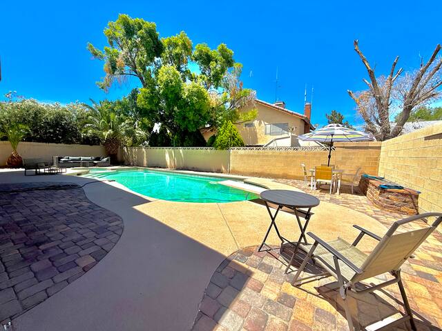 Spacious Vegas Getaway | Pool, Lounge & Fun gallery image 4