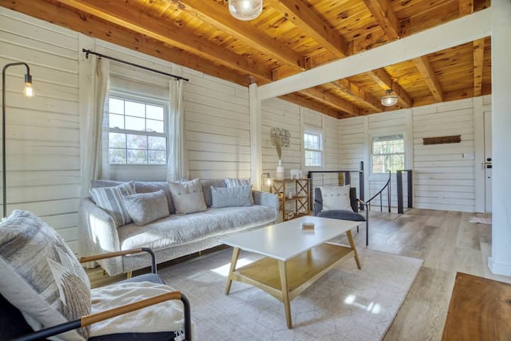 The Black Log Cabin – Hot Tub/gameroom/petfriendly - Fredericksburg