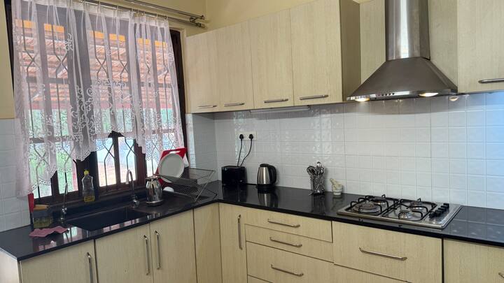 Full kitchen image 2