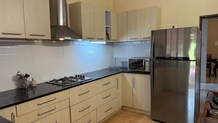 Full kitchen image 1