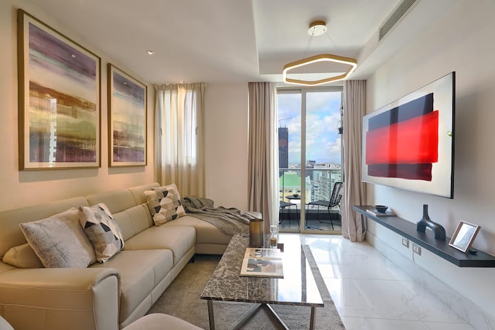 New Upscale Condo| 15th Floor, King Bed, Pool, Gym - Santo Domingo