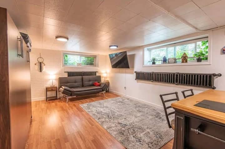 Home Away Studio Basement Apt W/hideabed -Ski Trip - Riverdale, UT