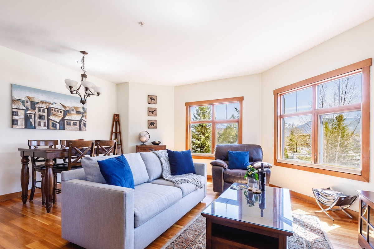 Espacio de estar de concepto abierto perfecto para reunirse