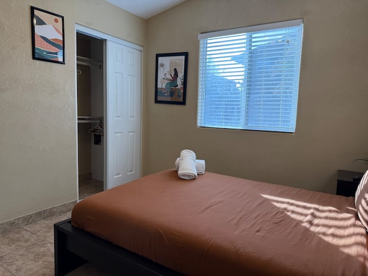 Საძინებელი 1, Roku TV ‑ ით