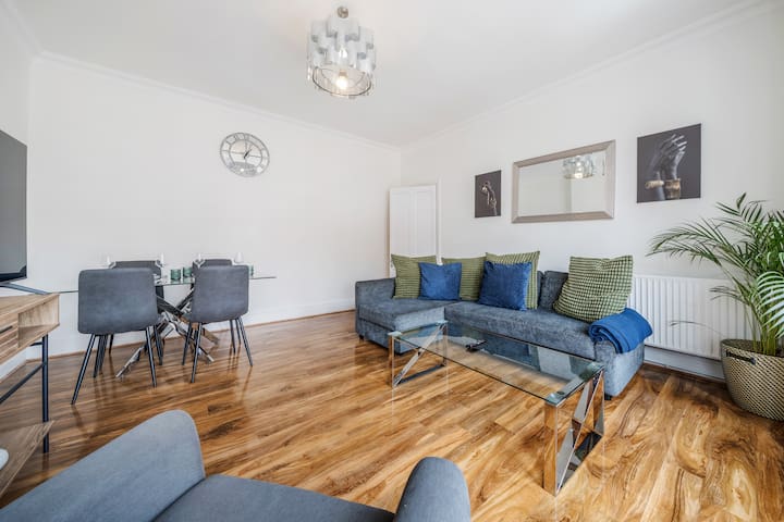 J-DYC2 Oxford Street – Selfridges – 3bed with lift gallery image 3