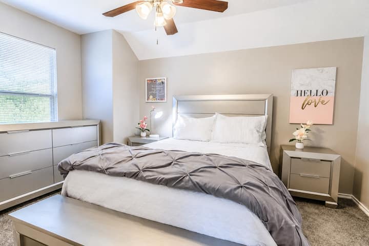 Smart Home Getaway  Game Room  Sleeps 16  5br - Tomball, TX