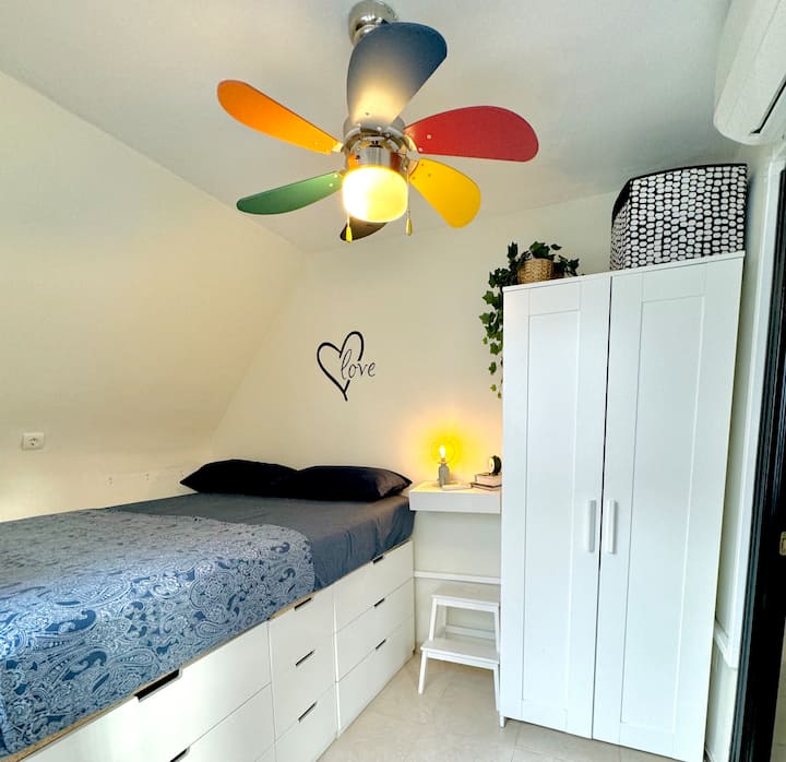 140 სმ საწოლი ვენტილატორითა და კონდიციონერით 