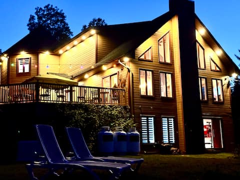 DolceVita Chalet: Lake, Spa, Cinema & Cigar Bar