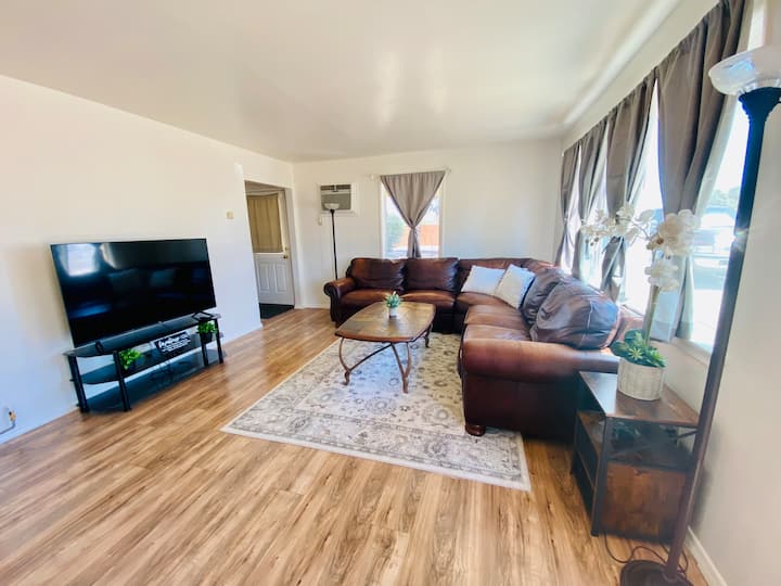 2 Bdrm Ranch Style Home Near Aerospace/hospital - Palmdale